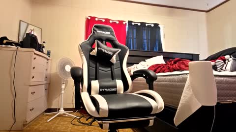 Snapshot of glomightyj chatting on 03.22.26 glomightyj online show from 03.22.26