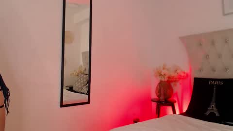 Snapshot of glory_shine chatting on 11.04.25 Glory online show from 11.04.25