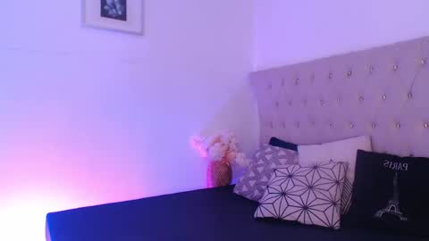 Snapshot of glory_shine chatting on 11.11.25 Glory online show from 11.11.25