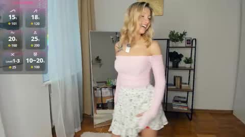 Snapshot of glossybabe_ chatting on 10.10.25 Cherry online show from 10.10.25