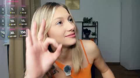 Snapshot of glossybabe_ chatting on 10.14.25 Cherry online show from 10.14.25