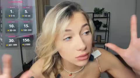 Snapshot of glossybabe_ chatting on 10.20.25 Cherry online show from 10.20.25