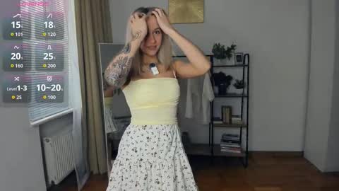 Snapshot of glossybabe_ chatting on 10.23.25 Cherry online show from 10.23.25