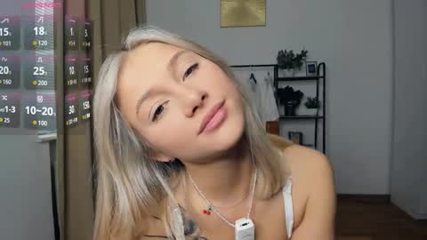 Snapshot of glossybabe_ chatting on 10.27.25 Cherry online show from 10.27.25