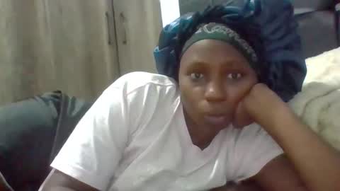 Snapshot of glossybae chatting on 10.19.25 glossybae online show from 10.19.25