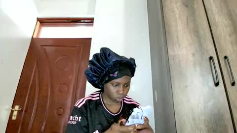 Snapshot of glossybae chatting on 11.11.25 glossybae online show from 11.11.25