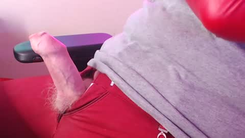 Snapshot of glovemad chatting on 12.07.24 Glove Mad online show from 12.07.24