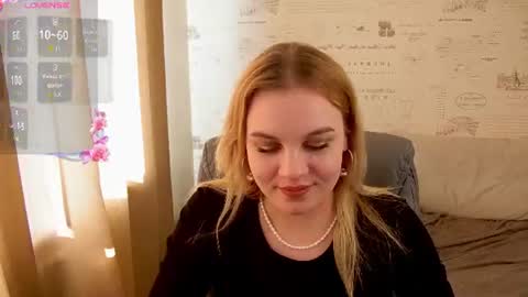 Snapshot of glow_margo chatting on 06.19.26 Margo online show from 06.19.26