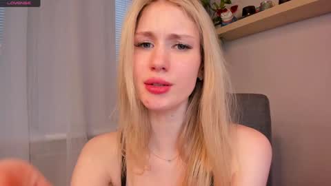 Snapshot of glowhub_ chatting on 02.19.26 Ann Eliz and Gigi online show from 02.19.26