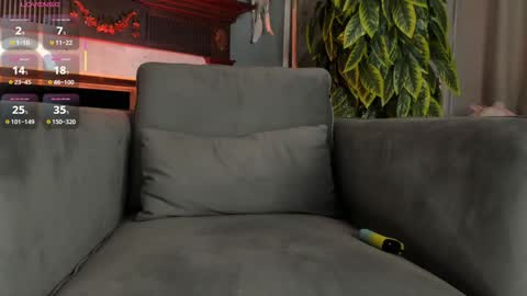 Snapshot of glowhub_ chatting on 02.20.26 Ann Eliz and Gigi online show from 02.20.26