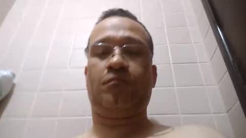 Snapshot of gocamtocam2000 chatting on 11.12.25 gocamtocam2000 online show from 11.12.25