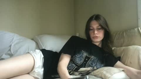 Snapshot of goddess_larz chatting on 06.29.26 goddess_larz online show from 06.29.26