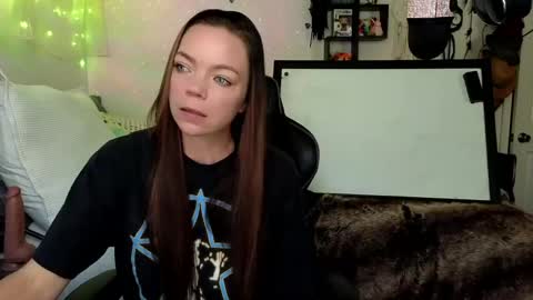 Snapshot of goddess_of_mars chatting on 03.24.26 Patricia Mars Goddess of Mars twitter thegoddessmindy online show from 03.24.26