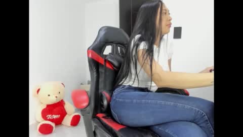 Snapshot of goddess_of_pigs chatting on 04.11.26 goddess_of_pigs online show from 04.11.26