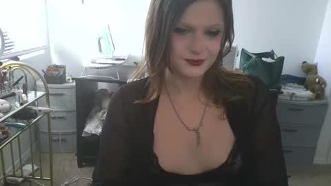 Goddess of Insanity online show from 11.05.25