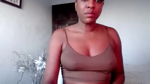 Snapshot of goddess_xandra_xquisite chatting on 01.02.25 Xandra The Goddess online show from 01.02.25