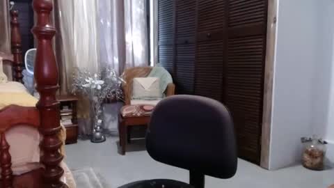 Snapshot of goddess_xandra_xquisite chatting on 01.21.25 Xandra The Goddess online show from 01.21.25