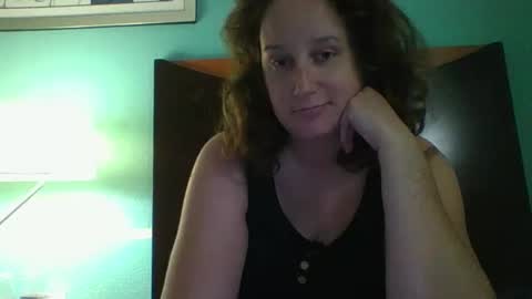 Snapshot of goddessmilfcrysyal chatting on 04.30.26 Crystal online show from 04.30.26