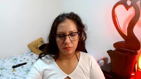 Snapshot of goddessnahi chatting on 12.17.24 Naih Reyes online show from 12.17.24