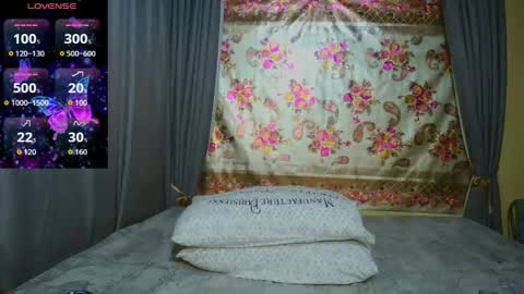 Snapshot of goddessoffury00 chatting on 10.14.25 Layla Salvardor online show from 10.14.25