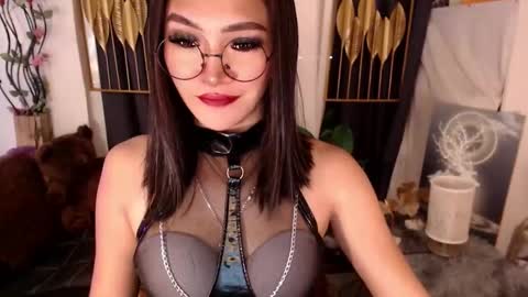 Snapshot of goddessquinnie chatting on 03.08.25 quinnie online show from 03.08.25