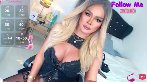 Snapshot of goddesss_hera chatting on 11.10.25 Miss Anna online show from 11.10.25