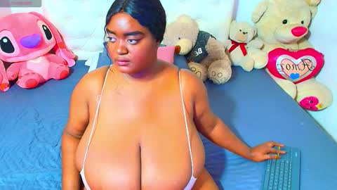 Snapshot of godessqqq chatting on 10.01.25 Godess Tracy online show from 10.01.25