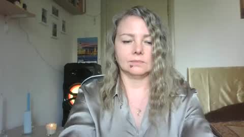 Snapshot of gold_585 chatting on 06.06.26 gold_585 online show from 06.06.26
