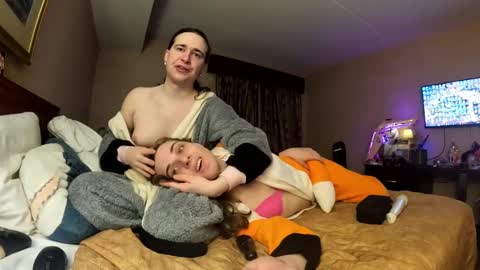 Snapshot of goldberrys_fruits chatting on 02.24.25 Goldberrys Fruits online show from 02.24.25