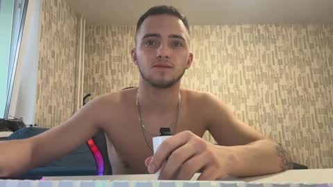 Snapshot of golden_boyyy21 chatting on 02.01.25 Golden boyyy21 online show from 02.01.25