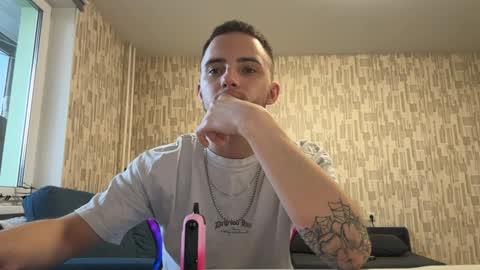 Snapshot of golden_boyyy21 chatting on 02.04.25 Golden boyyy21 online show from 02.04.25