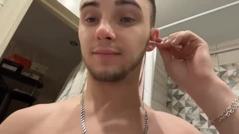 Snapshot of golden_boyyy21 chatting on 02.12.25 Golden boyyy21 online show from 02.12.25