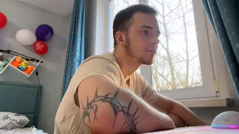 Snapshot of golden_boyyy21 chatting on 02.28.25 Golden boyyy21 online show from 02.28.25