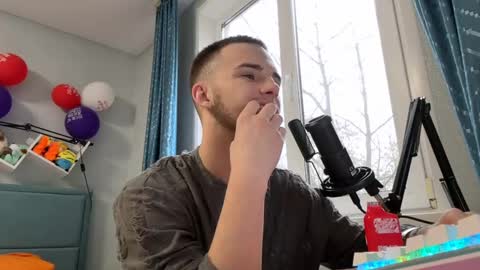 Snapshot of golden_boyyy21 chatting on 03.12.25 Golden boyyy21 online show from 03.12.25