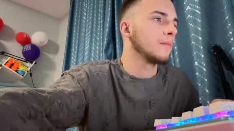 Snapshot of golden_boyyy21 chatting on 03.12.25 Golden boyyy21 online show from 03.12.25