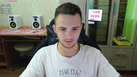 Snapshot of golden_boyyy21 chatting on 07.16.26 Golden boyyy21 online show from 07.16.26