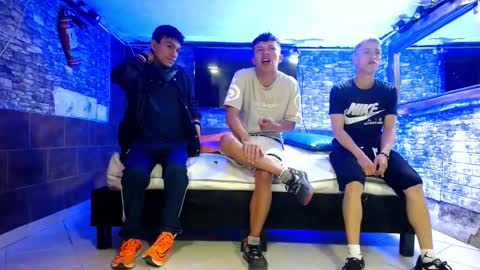 GOLDENJOI online show from 11.02.25