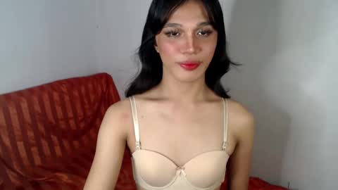 Lily is Gold online show from 02.12.25