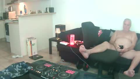 Snapshot of goldyguy011 chatting on 05.22.26 goldyguy011 online show from 05.22.26