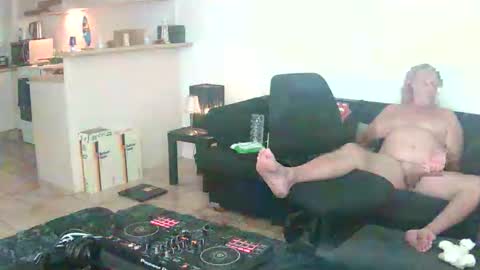 Snapshot of goldyguy011 chatting on 05.30.26 goldyguy011 online show from 05.30.26