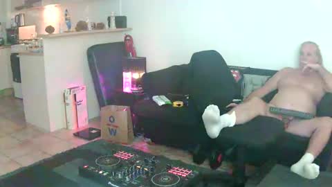 Snapshot of goldyguy011 chatting on 06.08.26 goldyguy011 online show from 06.08.26