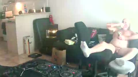Snapshot of goldyguy011 chatting on 06.10.26 goldyguy011 online show from 06.10.26