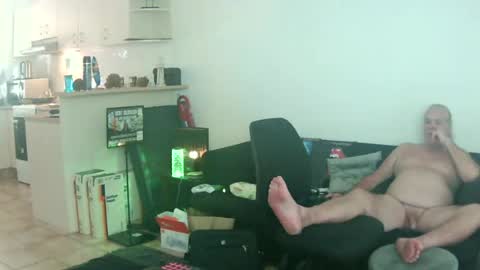 Snapshot of goldyguy011 chatting on 06.12.26 goldyguy011 online show from 06.12.26