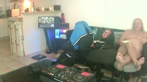 Snapshot of goldyguy011 chatting on 06.25.26 goldyguy011 online show from 06.25.26