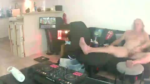 Snapshot of goldyguy011 chatting on 06.26.26 goldyguy011 online show from 06.26.26