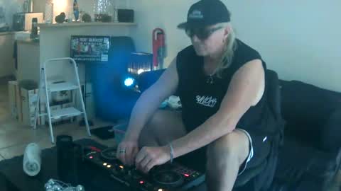 Snapshot of goldyguy011 chatting on 07.23.26 goldyguy011 online show from 07.23.26