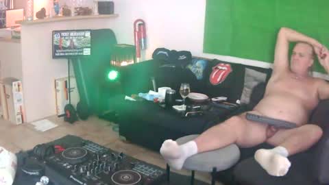 Snapshot of goldyguy011 chatting on 07.27.26 goldyguy011 online show from 07.27.26