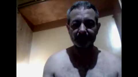 Snapshot of gonzalobilbaogon chatting on 01.10.25 gonzalo online show from 01.10.25