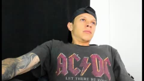 Snapshot of goodboy69i chatting on 03.02.25 goodboy69i online show from 03.02.25