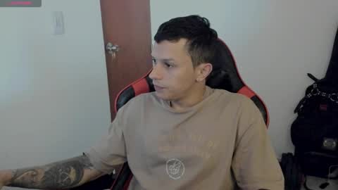 Snapshot of goodboy69i chatting on 10.17.25 goodboy69i online show from 10.17.25